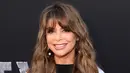 <p>Paula Abdul menghadiri pemutaran perdana film Prey di Regency Village Theatre, Los Angeles, California, Amerika Serikat, 2 Agustus 2022. Mantan juri American Idol ini tampil dengan rambut cokelat tebal yang bergelombang dan poni membingkai wajahnya. (Jesse Grant/Getty Images for Disney/AFP)</p>