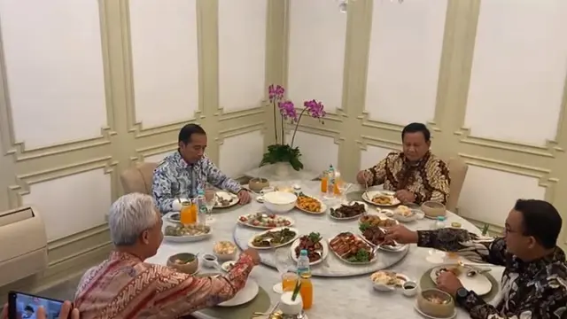 Presiden Joko Widodo atau Jokowi makan siang bersama dengan bakal capres Anies Baswedan, Ganjar Pranowo, dan Prabowo Subianto di Istana, Senin (30/10/2023).