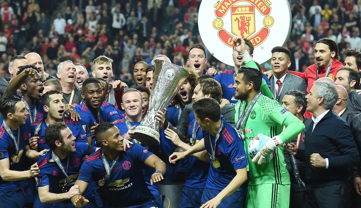 Jose Mourinho masih menjadi pelatih terakhir yang sukses membawa Manchester United menjadi juara. Dibawah asuhannya Setan Merah berhasil meraih tiga trofi sekaligus pada 2016/2017, yaitu Community Shield, Piala Liga, dan Europa League. Hingga saat ini MU belum pernah menjadi juara lagi. (AFP/Paul Ellis)