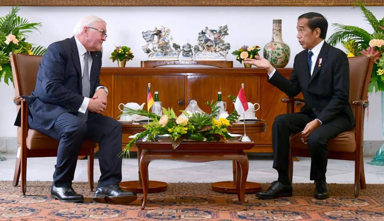 <p>Suasana pertemuan bilateral antara Joko Widodo (Jokowi) dan Presiden Federasi Jerman Frank-Walter Steinmeier saat kunjungan kenegaraan di beranda Istana Bogor, Jawa Barat, Kamis (16/6/2022). Kunjungan kenegaraan Presiden Republik Federal Jerman tersebut berlangsung dalam rangka peringatan 70 tahun hubungan diplomatik Indonesia Jerman . (Foto: Lalily Rachev - Biro Pers Setpres)</p>