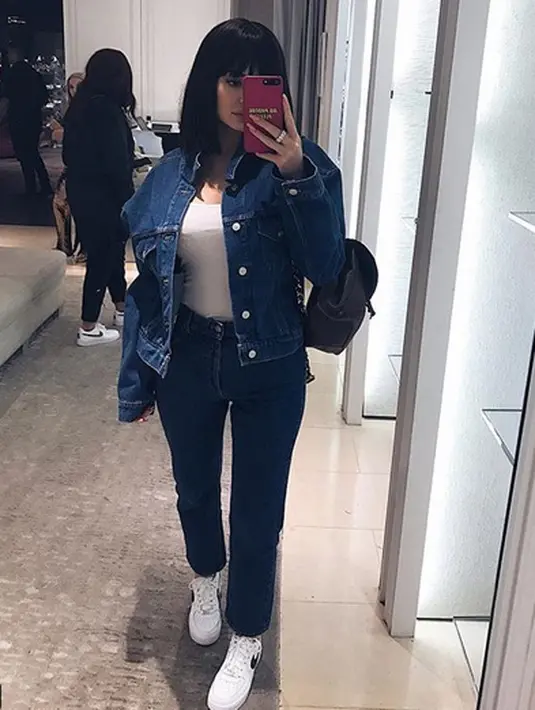 Dari foto-foto yang diunggah di akun instagramnya, Kylie memang belum pernah menunjukan perut buncitnya. Namun juga ia sudah cukup jarang bergaya dengan baju-bajunya yang seksi dan pose yang menggoda. (Instagram/Kyliejenner)