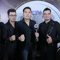Ajang penghargaan paling bergengsi, SCTV Awards kembali digelar. Pada kategori yang pertama, SCTV Awards memberikan penghargaan untuk kategori Soundtrack Sinetron Paling Ngetop. (Adrian Putra/Bintang.com)