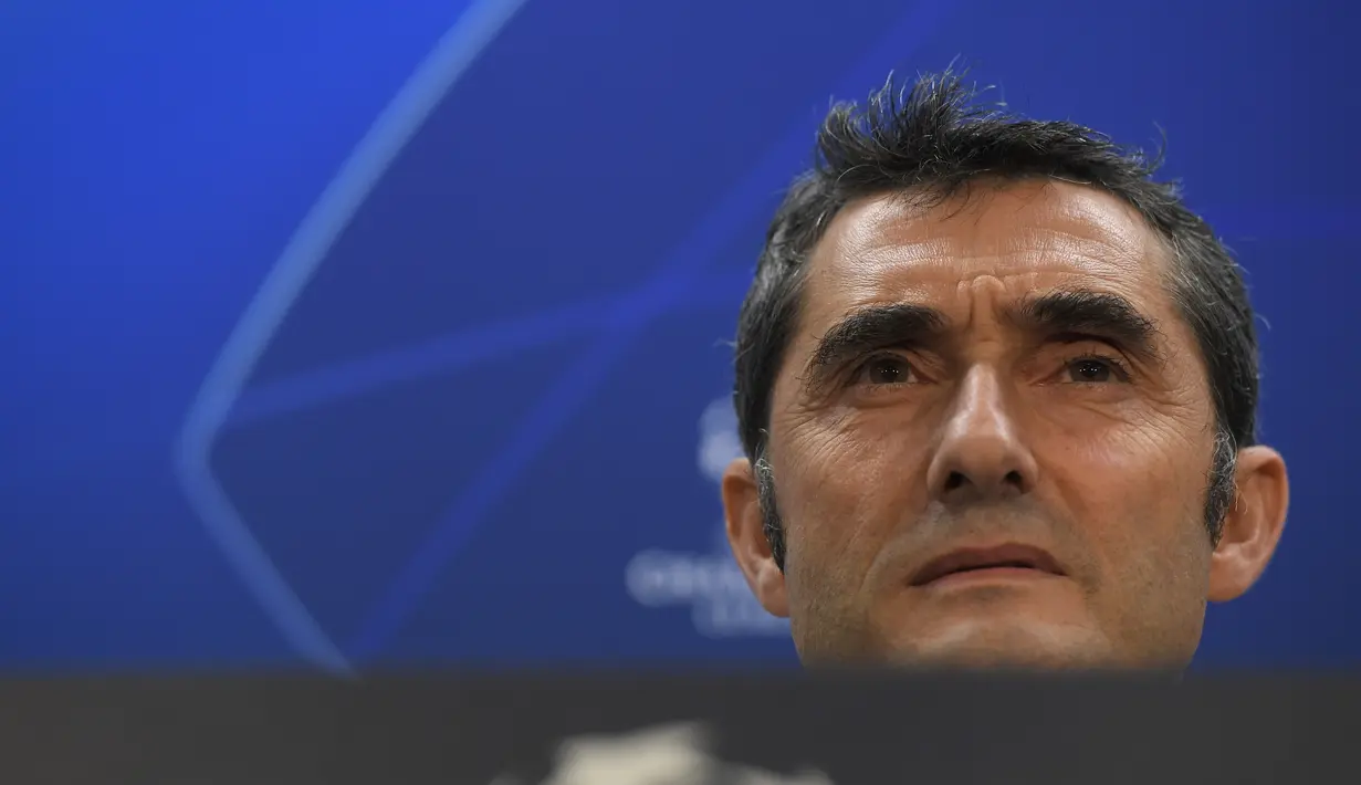 Valverde berencana akan melakukan rotasi pemain saat laga lanjutan grup B Liga Champions yang berlangsung di stadion Camp Nou, Spanyol, Rabu (12/12). El Barca akan ditantang Tottenham Hotspur. (AFP/Lluis Gene)