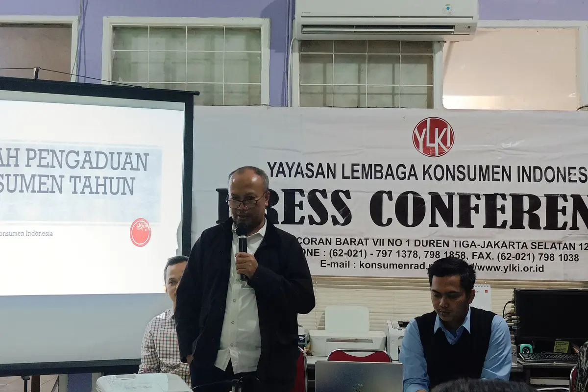 Ketua Pengurus Harian Yayasan Lembaga Konsumen Indonesia (YLKI) Tulus Abadi menyebut, Otoritas Jasa Keuangan (OJK) belum menjalankan fungsi pengawasan secara optimal.