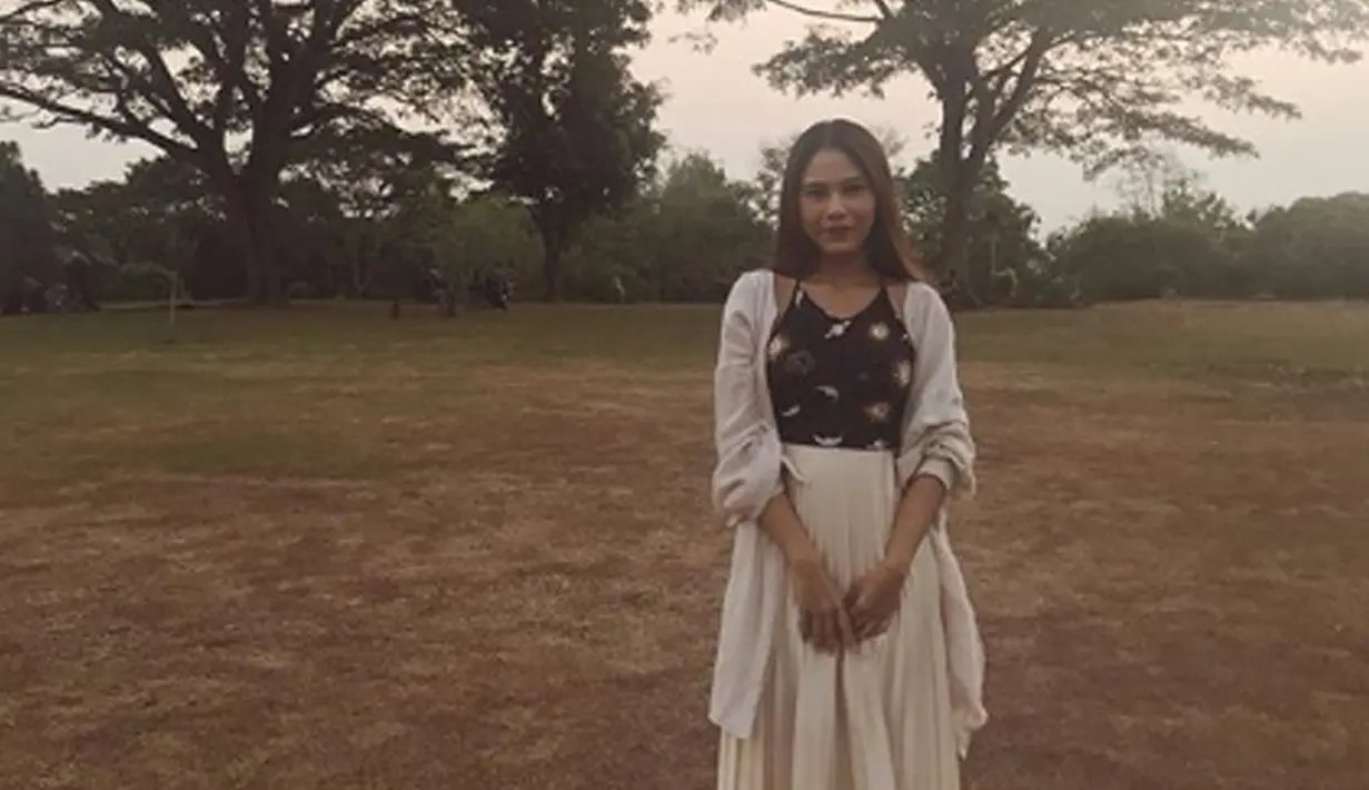 Mendapatkan respon yang baik dari para pecinta musik. Nadin Amizah akhrinya mengeluarkan single pertamanya yang berjudul 'Rumpang'. (Liputan6.com/IG/cakecaine)