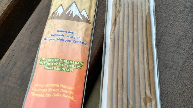 Dupa herbal yang dijual Ni Wayan Srimentik
