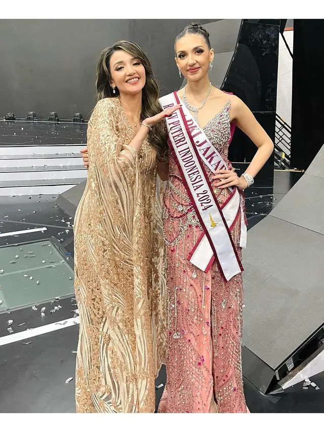 6 Potret Tsania Marwa Dukung Sang Adik di Puteri Indonesia 2024, Raih Runner Up IV