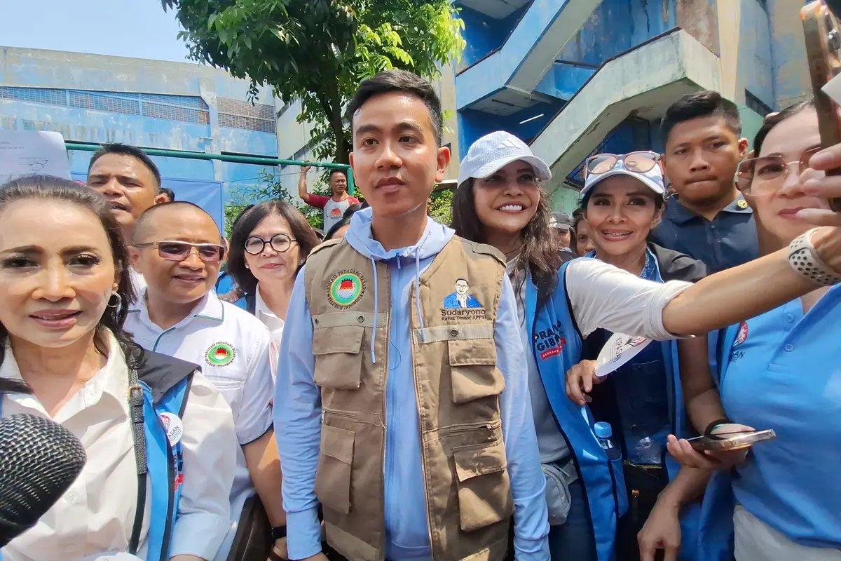 Calon wakil presiden (cawapres) nomor urut 2, Gibran Rakabuming Raka membantah dirinya sengaja memakai istilah tak biasa atau sulit saat melontarkan pertanyaan saat debat cawapres. (Lizsa Egeham).