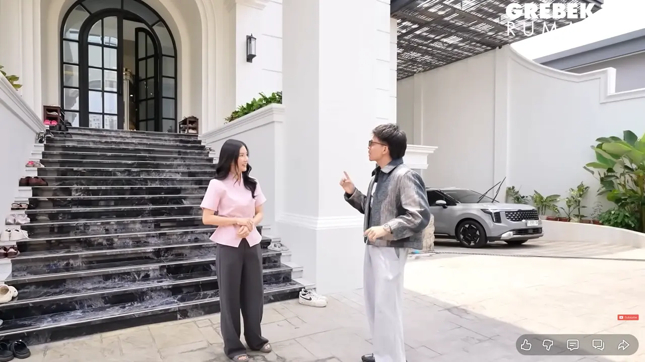 Desain Rumah Mewah Sarwendah, Rumah Megah dengan Detail Elegan dan Ruang Fungsional