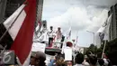 Sejumlah ormas islam melakukan aksi di depan Pengadilan Jakarta Utara, Jalan Gajah Mada, Jakarta Pusat, Selasa (13/12). Aksi tersebut dilakukan saat sidang perdana Gubernur DKI Jakarta, Basuki Tjahaja Purnama atau Ahok. (Liputan6.com/Faizal Fanani)