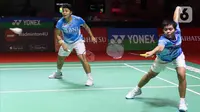 Ganda putri bulu tangkis Indonesia Apriyani Rahayu/Siti Fadia Silva Ramadhanti mengembalikan kok ke arah pebulu tangkis China Taipei Chang Ching Hui/Yang Ching Tun pada babak pertama atau 32 besar Indonesia Masters 2023 di Istora Senayan, Jakarta, Rabu (25/1/2023).  Apriyani Rahayu/Siti Fadia Silva Ramadhanti sukses mengamankan tiket ke babak 16 besar Indonesia Masters 2023. (Liputan6.com/Herman Zakharia)