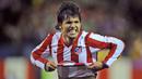 2. Sergio Aguero - Aguero mampu mencetak 100 gol dari 230 pertandingan selama lima tahun membela Atletico Madrid. Pemain asal Argentina ini juga berhasil membawa Atletico merengkuh juara Liga Europa 2009/2010 dan Piala Super Eropa 2010. (AP Photo/Daniel Ochoa de Olza)