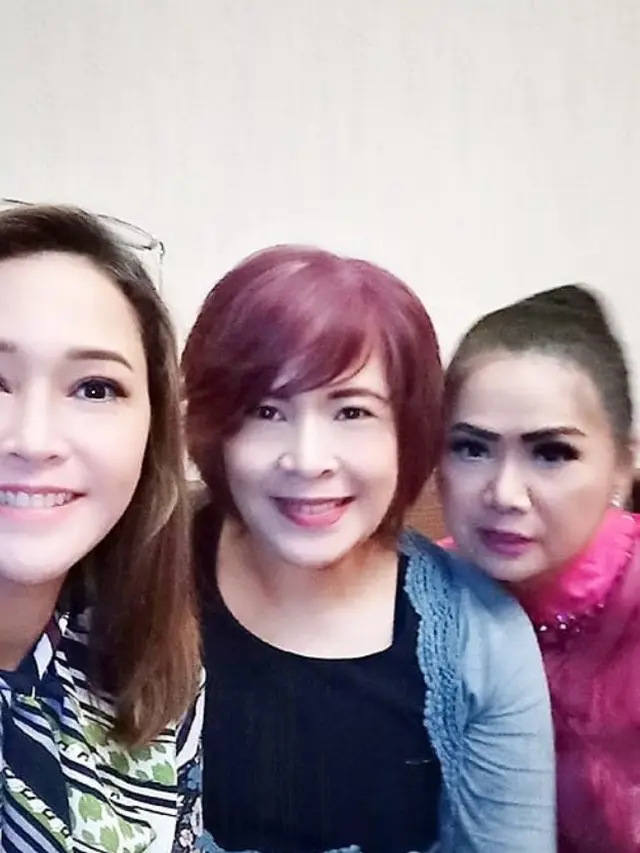 Kenangan Irianti Erningpraja Bersama Musisi Top