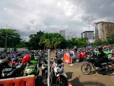 Salah satu lokasi parkir sepeda motor di Parkiran motor EX, Thamrin, Jakarta, Kamis (4/12/2014). (Liputan6.com/Johan Tallo)