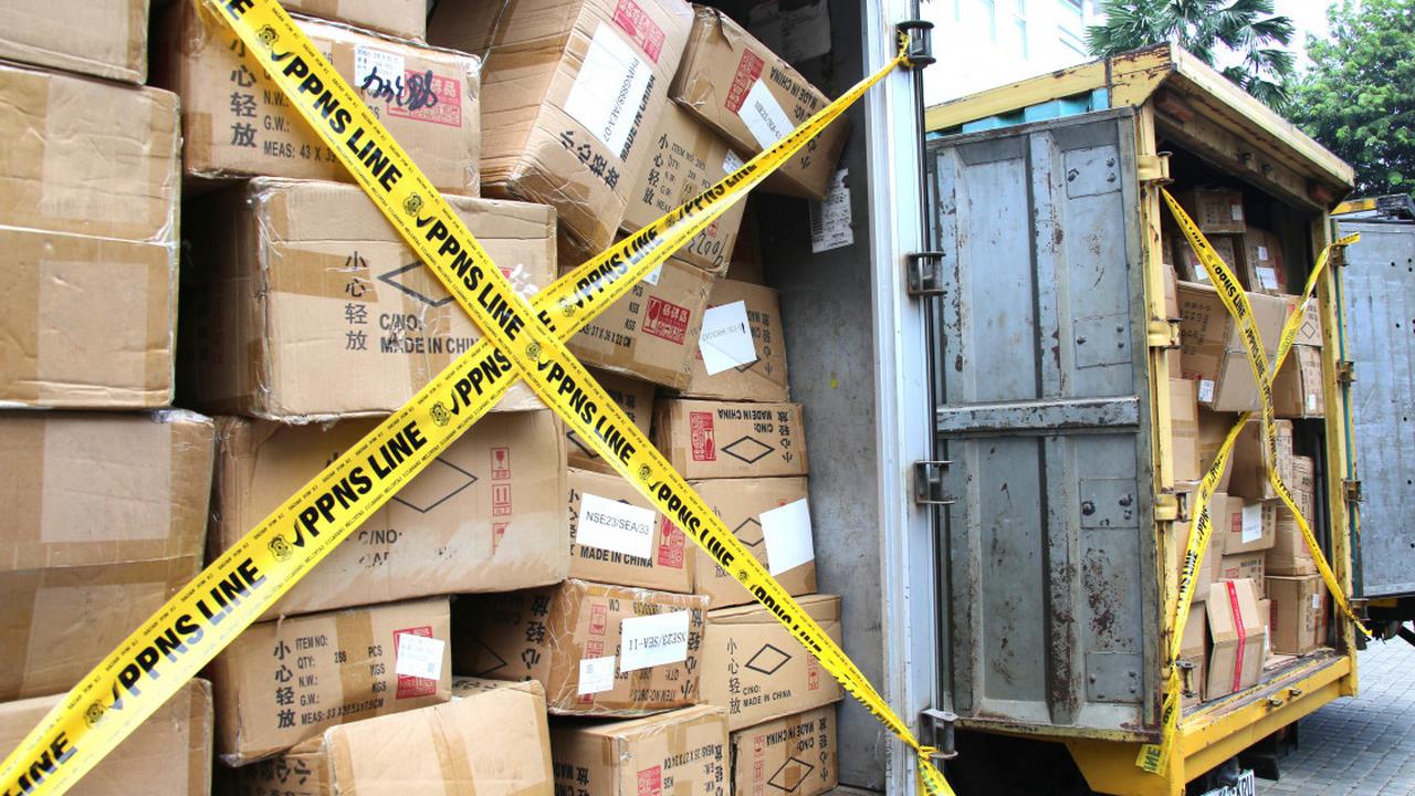 Hasil pengawasan selama empat bulan, BPOM RI menemukan empat ratus ribu produk kosmetik impor ilegal senilai Rp11 ,4 miliar.