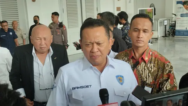 Ketua Ikatan Motor Indonesia (IMI) Pusat Bambang Soesatyo atau Bamsoet memastikan gelaran Formula E 2023 pada 3-4 Juni mendatang tak gunakan APBD DKI Jakarta.