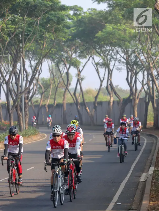 Peserta bersepeda pada acara Gowes Merdeka di BSD City, Tangerang Selatan, Minggu (18/8/2019). Gowes Merdeka yang diikuti 6.500 peserta dari Grup Astra, TNI-Polri dan komunitas sepeda digelar dalam rangka merayakan HUT ke-74 RI sekaligus mempromosikan gaya hidup sehat. (Liputan6.com/Fery Pradolo)