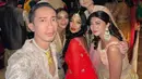 <p>Dan masih banyak lagi artis cantik yang hadir dalam Diwali Party yang digelar pada Minggu (12/11). Tampak Indah Kalalo hadir dengan gaun warna merah. [Instagram/amingisback]</p>