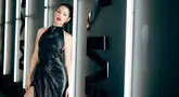 Susan Sameh terbilang sering mengunggah berbagai aktivitasnya di media sosial. Gaya OOTD Susan Sameh juga sering menjadi sorotan netizen. (Liputan6.com/IG/@susansameeh)
