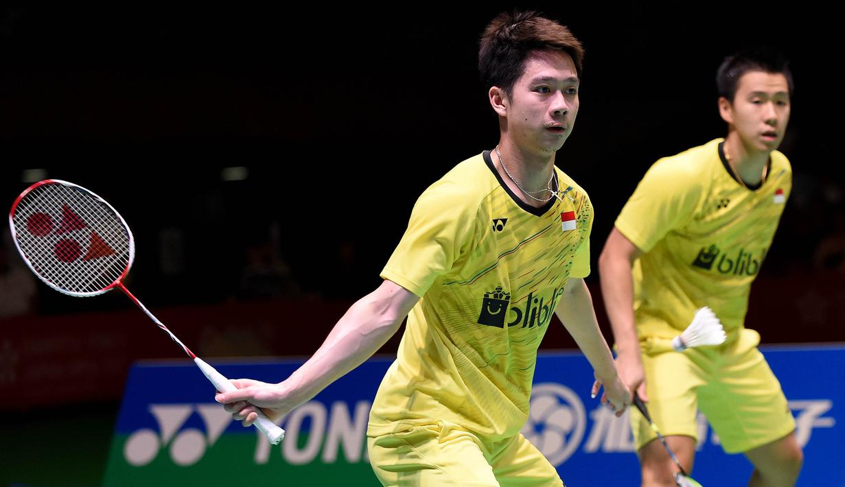 Ganda putra Indonesia, Kevin Sanjaya dan Marcus Gideon, berhasil mengalahkan ganda Jepang, Takuto Iniue dan Yuki Kaneko pada final Japan Open di Tokyo, Minggu (24/9/2017). Kevin/Marcus menang 21-12 dan 21-15 atas Iniue/Kaneko. (AFP/Toru Yamanaka)