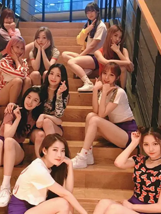 Pada Tahun 2018, Pristin semakin melebarkan sayapnya dengan berhasilnya meraih penghargaan New Artist Award dan Global Rookie Top 5 (Liputan6.com/IG/pristin_official_)