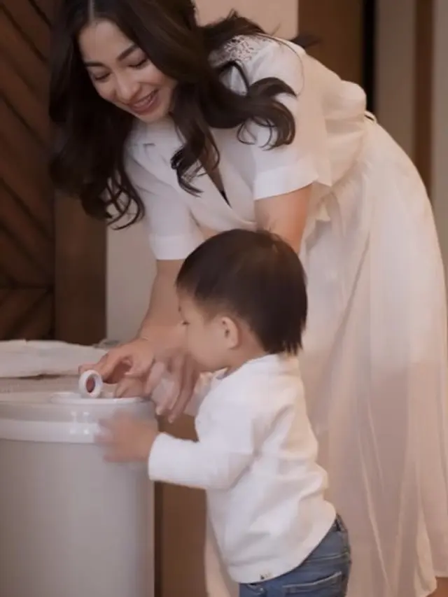 Nikita Willy saat bersama anak di rumah (Instagram/nikitawillyofficial94)