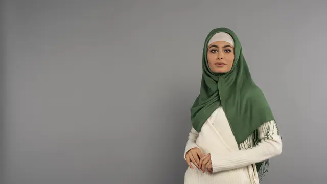 Tips Mencuci Hijab Agar Tidak Gampang Melar dan Tahan Lama (photo by freepik.com)