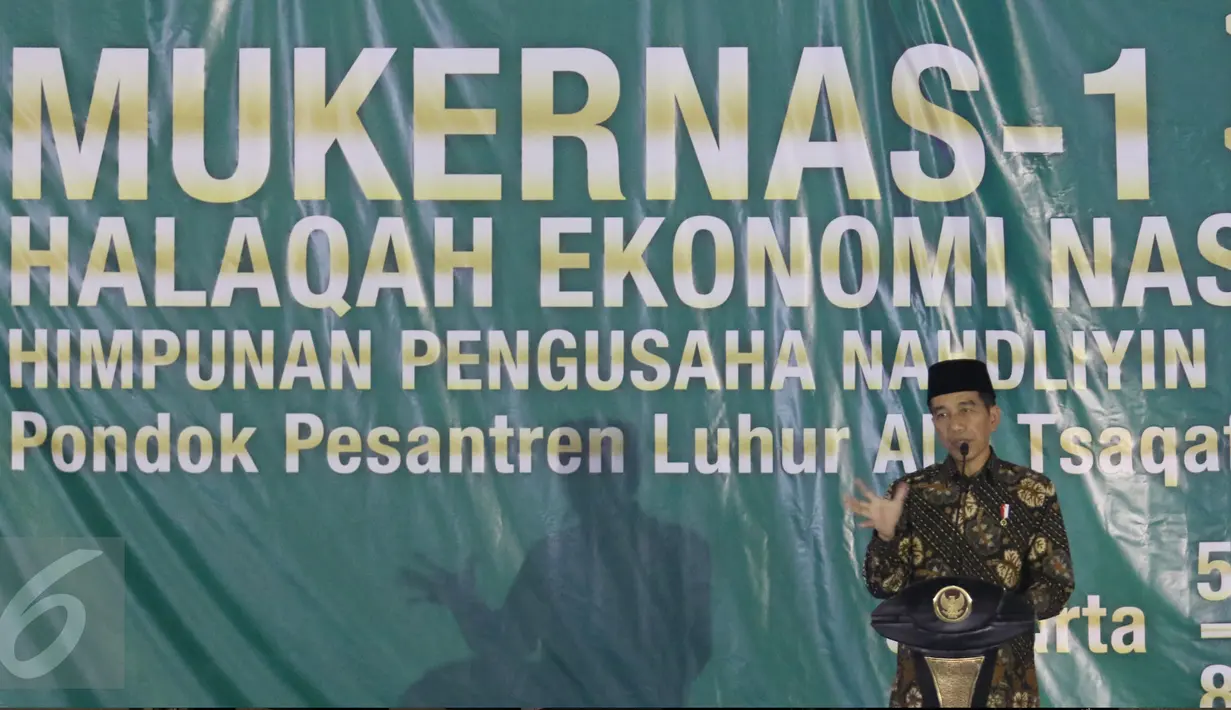 Presiden Joko Widodo (Jokowi) memberikan pidato saat menghadiri Pembukaan Musyawarah Kerja Nasional (Mukernas) I Himpunan Pengusaha Nahdliyin (HPN) di Pondok Pesantren Luhur Al Tsaqafah Cepedak Jagakarsa, Jakarta, Jumat (5/5). (Liputan6.com/Angga Yuniar)
