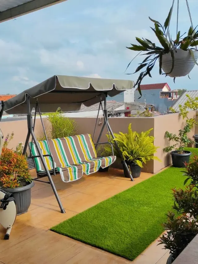 Desain Rumah 3 Lantai dengan Taman Outdoor