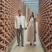 Penampilan Mikha Tambayong dan Deva Mahenra saat Hadir Lamaran Syifa Hadju dan El Rumi. [@miktambayong]