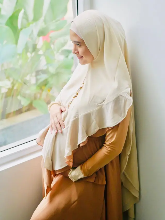 Hamil Anak Kedua, Ini 6 Potret Adhitya Putri Istri Ridwan Ghany Pamer Baby Bump