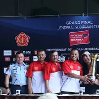 Partai final piala Jenderal Sudirman akan dimeriahkan grup band legendaris tanah air, Slank. Partai final ini akan digelar di Stadion Utama Gelora Bung Karno, Senayan, Jakarta, Minggu 24 Januari. (Nurwahyunan/Bintang.com)