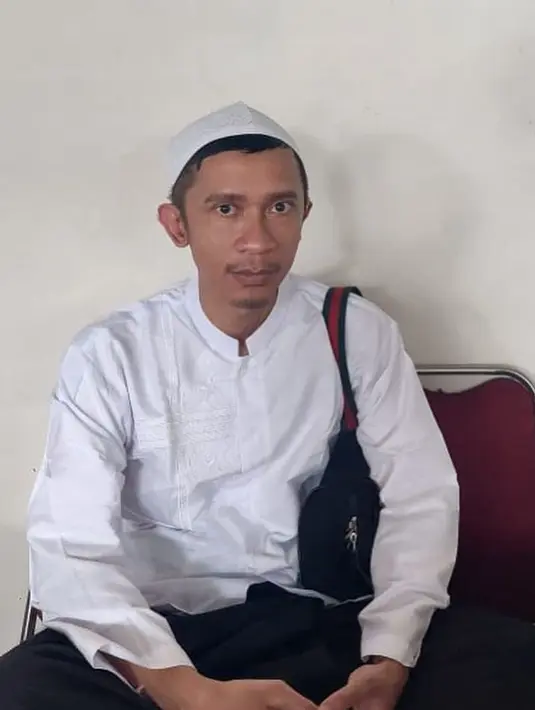 <p>Aming sempat sedih saat penampilan barunya tak dikenali oleh masyarakat lagi. "Jadi nggak dikenal tuh saat lo jalan," tanya Ruben Onsu. [Instagram/amingisback]</p>