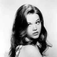 Mungkin kamu enggak akan kenali wajah selebriti-selebriti dunia ini saat mereka masih remaja.