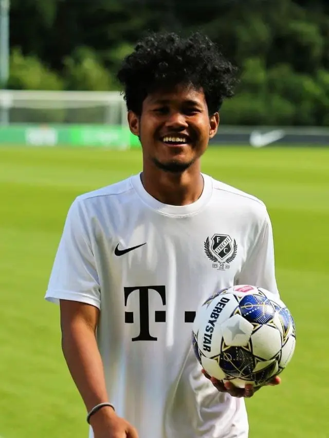 Bagus Kahfi dengan seragam Jong Utrecht.