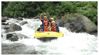 Lengkapi Liburan Dengan Mengarungi Sungai Kromong di Mojokerto