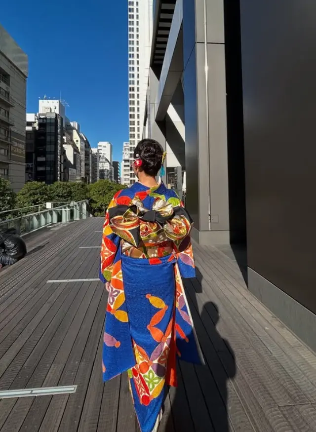 Gaya Haruka Nakagawa Dibalut Kimono saat Pulang Kampung.  [@haruuuu_chan]