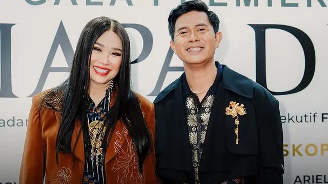 6 Potret Artis di Premiere Film 'Siapa Dia', Nicholas Saputra hingga Ariel Tatum