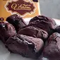 Di hari biasa atau momen tertentu seperti liburan panjang, kue balok brownies manis ini laris manis. (Liputan6.com/Jayadi Supriadin).