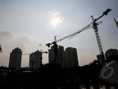 Suasana gedung apartemen di kawasan Karet Tengsin, Jakarta, Kamis (7/5/2015).   Pemprov DKI akan mengeluarkan moratorium (penundaan sementara) pembangunan apartemen di Jakarta. (Liputan6.com/Faizal Fanani)