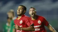 Yann Motta berhasil mencatatkan namanya di papan skor pada menit ke-17. Persija Jakarta unggul sementara atas PSS di paruh pertama. (Foto: Bola.com/M Iqbal Ichsan)