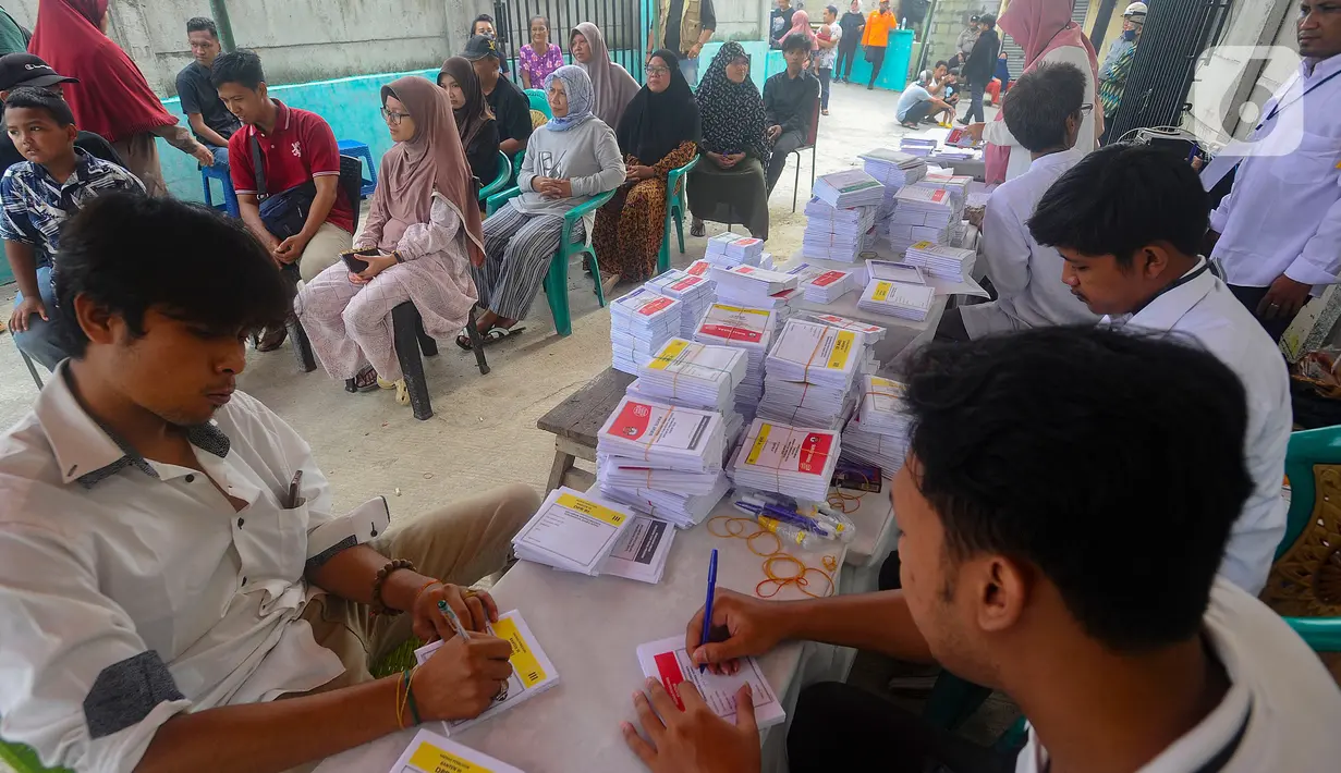 Salah satunya adalah partisipasi masyarakat yang cukup tinggi untuk mengikuti Pemilu. (merdeka.com/Arie Basuki)