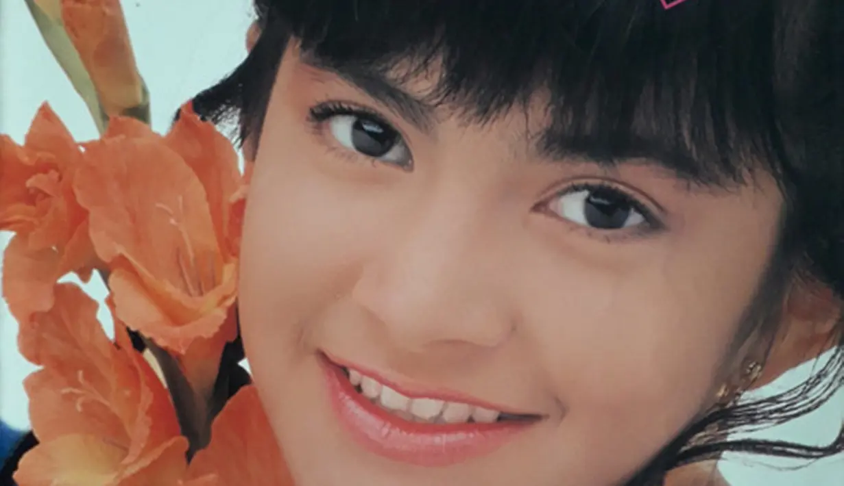 <p>Presenter kelahiran 1 November 1977 ini memang sudah cantik sedari dulu. Paras cantiknya bahkan banjir pujian dari netizen. Netizen terpesona dengan senyum manis Cut Tari remaja. Tak heran foto lawas ini banjir like dan komentar dari netizen. (Liputan6.com/IG/cuttaryofficial)</p>