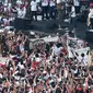 Grup musik Slank saat membawakan lagu pada kampanye akbar capres dan cawapres Joko Widodo (Jokowi)-Ma'ruf Amin di Stadion Utama GBK, Senayan, Jakarta, Sabtu (13/15). Pagelaran Konser Putih Bersatu dihadiri 500 artis, musisi, dan budayawan. (Liputan6.com/Angga Yuniar)