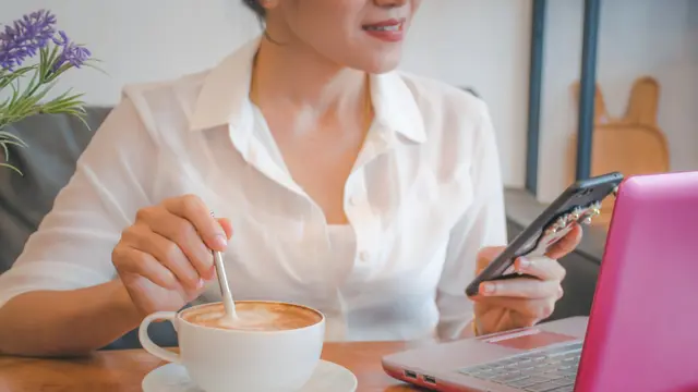 Pakai Masker Seharian Bikin Napas Bau Tak Sedap Mengganggu? Itu Sih Dulu…