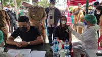 Di Kabupaten Samosir, Sumatera Utara (Sumut), Yayasan Mariana atau Parna Raya melakukan vaksinasi Covid-19 untuk warga