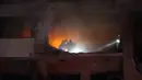 Serangan itu menandai eskalasi perang yang berlangsung hampir tiga bulan di Gaza antara Hamas dan Israel. (AP Photo/Bilal Hussein)