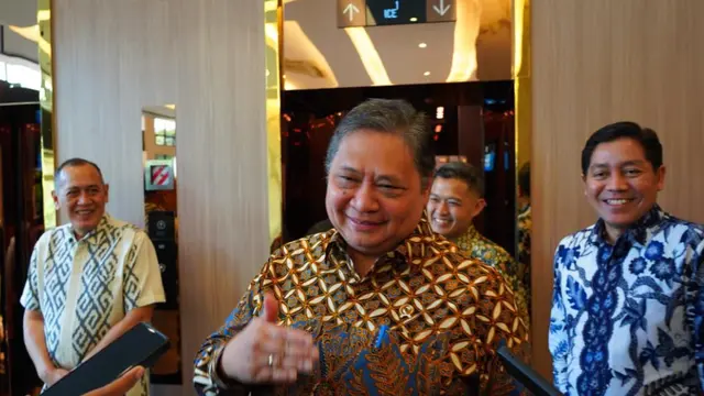 Menteri Koordinator Bidang Perekonomian Airlangga Hartarto selaku Ketua Komite Kebijakan Pembiayaan bagi UMKM dalam Rapat Koordinasi Komite Kebijakan Pembiayaan bagi UMKM. (Foto: ekon.go.id)