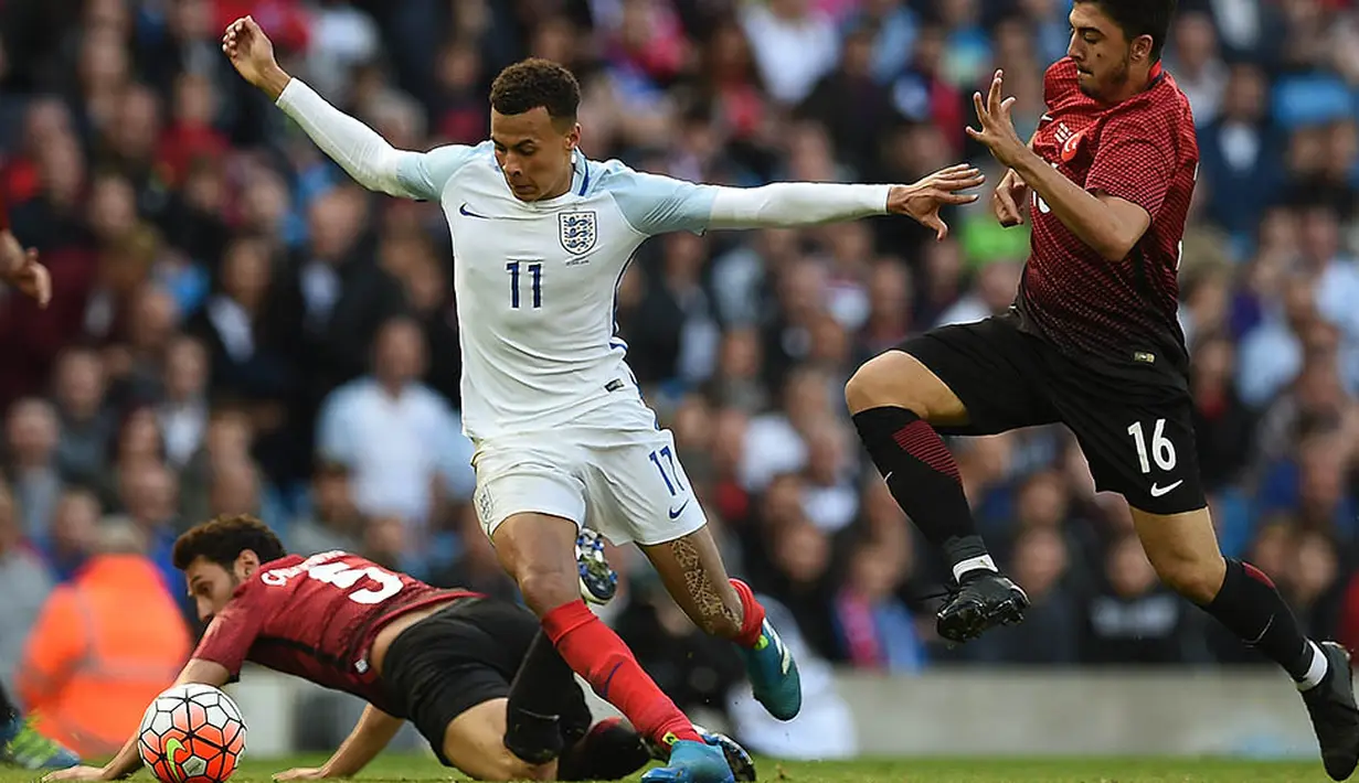 Gelandang bertahan - Dele Alli, dalam beberapa kali laga terakhir Inggris dirinya kerap jadi piihan utama. Meski baru berusia 20 tahun, pemain andalan Tottenham ini memiliki kemampuan di atas rata-rata. (AFP/Paul Ellis) 