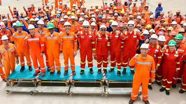Menteri Energi dan Sumber Daya Mineral (ESDM) Arifin Tasrif didampingi Kepala SKK Migas Dwi Soetjipto mengunjungi fasilitas produksi PT Saipem Indonesia Karimun Yard (SIKY) dan Baker Hughes  di Kepulauan Riau. (dok SKK Migas)